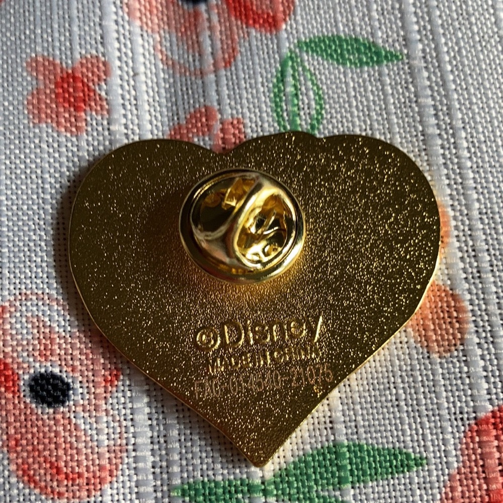 Disney Loungefly Aurora and Phillip Heart Pin - Picture 2 of 2